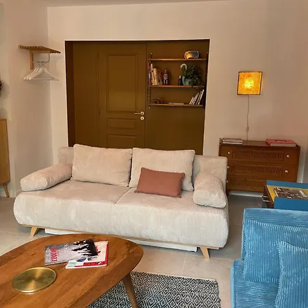 Apartment Rez De Jardin De Hyeres