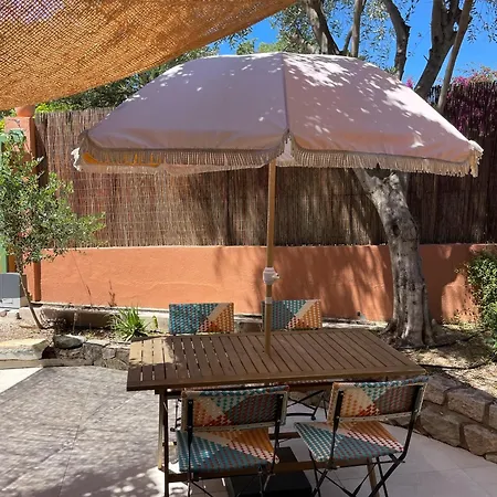 Apartment Rez De Jardin De Hyeres